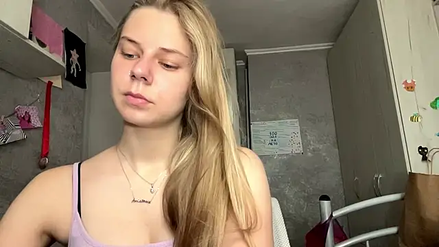 HoneysPiee online show from June 2026 10:25:02 AM
