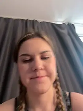 Snapshot of la_lisa_ chatting on June 2026 07:08:01 AM la lisa online show from June 2026 07:08:01 AM