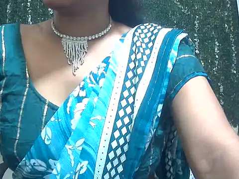 Snapshot of shallykaur chatting on June 2026 10:15:01 AM shallykaur online show from June 2026 10:15:01 AM