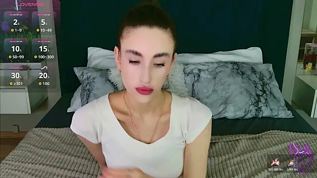 Snapshot of MadisonRen chatting on June 2026 11:18:02 AM MadisonRen online show from June 2026 11:18:02 AM