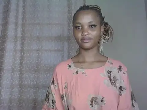 Snapshot of PrettyT5 chatting on June 2026 06:19:01 AM PrettyT5 online show from June 2026 06:19:01 AM