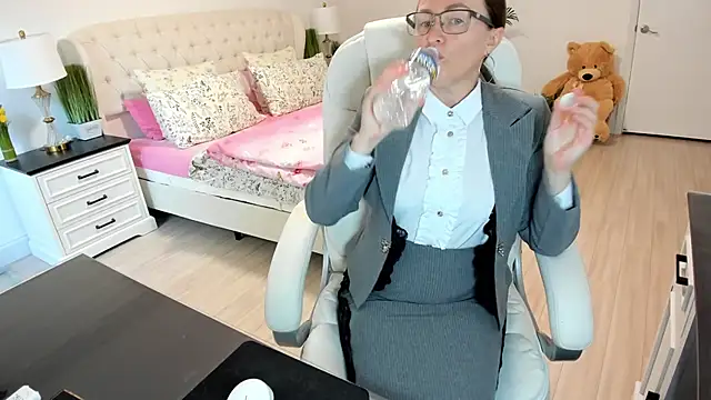 Vika73 online show from October 2025 01:45:01 PM