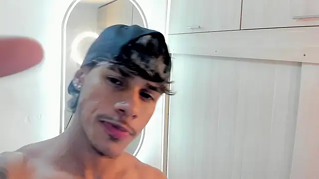 Snapshot of Joao_da_silva19 chatting on June 2026 01:15:01 PM Joao da silva19 online show from June 2026 01:15:01 PM