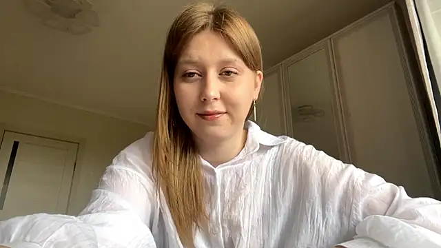 Snapshot of HeyItsAgata chatting on May 2026 10:33:02 AM HeyItsAgata online show from May 2026 10:33:02 AM