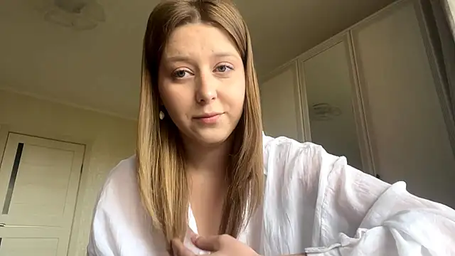 Snapshot of HeyItsAgata chatting on May 2026 10:31:01 AM HeyItsAgata online show from May 2026 10:31:01 AM