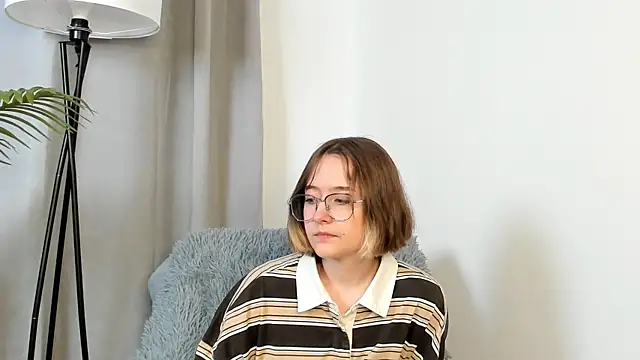 Snapshot of JaclynBoluda chatting on May 2026 01:06:01 PM JaclynBoluda online show from May 2026 01:06:01 PM