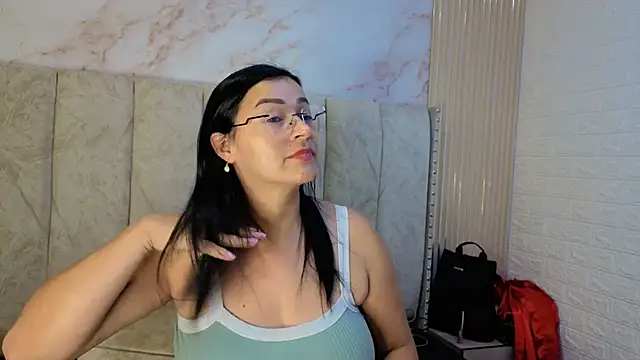 Snapshot of JuliaFerrer chatting on May 2026 05:27:02 AM JuliaFerrer online show from May 2026 05:27:02 AM