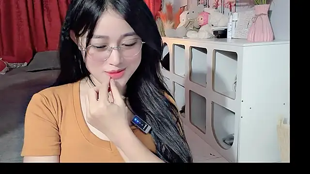 Snapshot of Bee-Cherry chatting on May 2026 05:24:01 AM Bee-Cherry online show from May 2026 05:24:01 AM