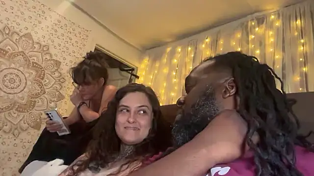 Snapshot of shadowmanNsnowflake chatting on June 2026 04:48:02 AM shadowmanNsnowflake online show from June 2026 04:48:02 AM