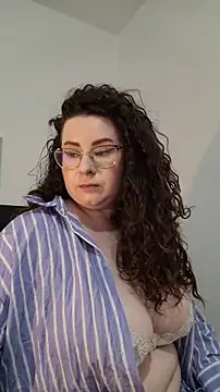Snapshot of Elissa_Floyd__ chatting on June 2026 04:33:01 PM Elissa Floyd online show from June 2026 04:33:01 PM