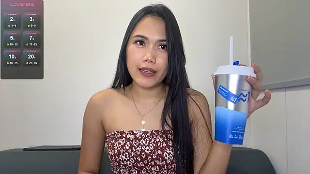 Snapshot of CozyMia chatting on May 2026 04:57:04 PM CozyMia online show from May 2026 04:57:04 PM