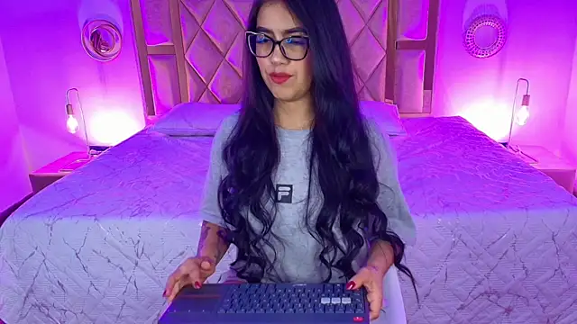 AlahiaColucci online show from May 2026 12:57:01 PM