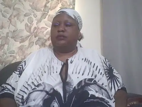 Snapshot of fat_ebonyqueen chatting on July 2026 06:06:01 AM fat ebonyqueen online show from July 2026 06:06:01 AM