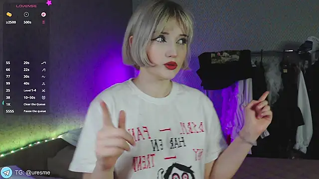 Snapshot of Esme_Velvet chatting on May 2026 02:13:01 PM Esme Velvet online show from May 2026 02:13:01 PM