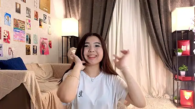 Snapshot of Ellau_555 chatting on May 2026 10:15:02 PM Ellau 555 online show from May 2026 10:15:02 PM