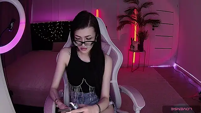 Snapshot of Ariella_Me chatting on June 2026 06:37:02 AM Ariella Me online show from June 2026 06:37:02 AM