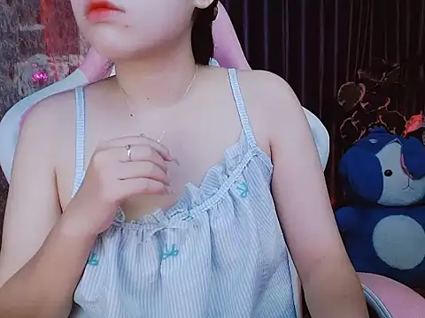 Snapshot of Julie_Ulie chatting on June 2026 02:24:02 AM Julie Ulie online show from June 2026 02:24:02 AM