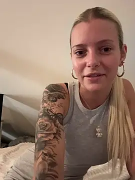 Snapshot of AnnaCherie chatting on May 2026 10:08:02 PM AnnaCherie online show from May 2026 10:08:02 PM
