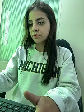 Snapshot of Hanna_Cruz_ chatting on May 2026 04:12:01 PM Hanna Cruz online show from May 2026 04:12:01 PM
