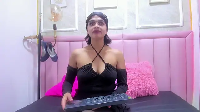 Snapshot of velvet_girll chatting on May 2026 01:30:02 PM velvet girll online show from May 2026 01:30:02 PM