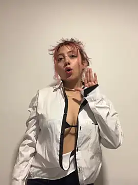 Emma Cut online show from May 2026 11:13:02 PM