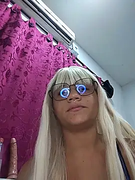 AuraRios online show from May 2026 04:19:01 AM