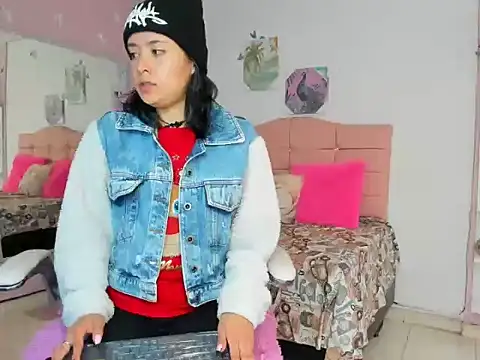 ivyyemerald  online show from May 2026 12:47:02 PM