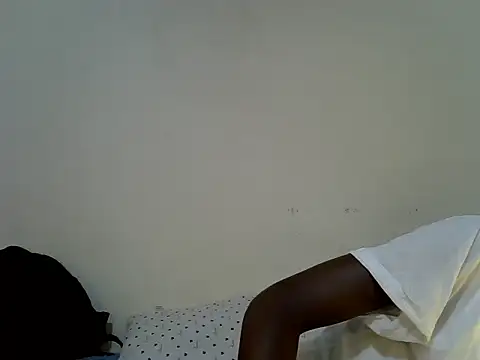 Snapshot of PetiteMelaninn chatting on June 2026 11:30:02 AM PetiteMelaninn online show from June 2026 11:30:02 AM