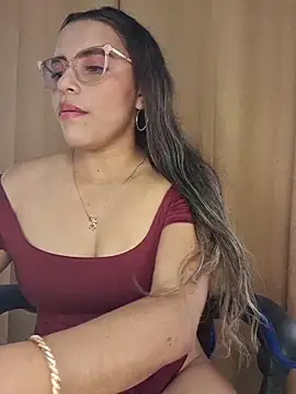 Snapshot of Estrella_em chatting on May 2026 06:23:02 PM Estrella em online show from May 2026 06:23:02 PM