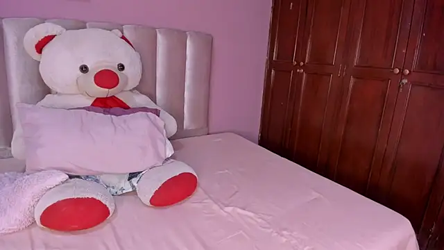 ORIANNA 21 online show from May 2026 08:18:01 PM