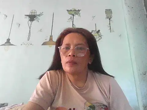 Snapshot of momshe2026 chatting on May 2026 05:59:01 AM momshe2026 online show from May 2026 05:59:01 AM