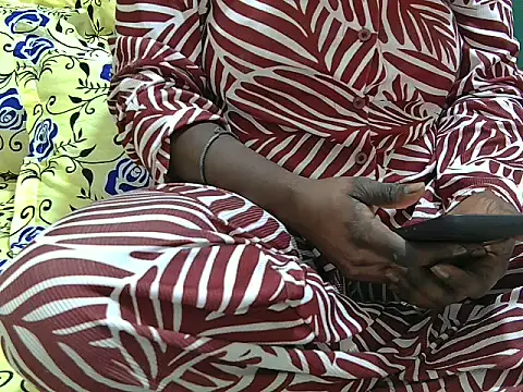 Snapshot of DripDiva chatting on June 2026 05:30:02 AM DripDiva online show from June 2026 05:30:02 AM