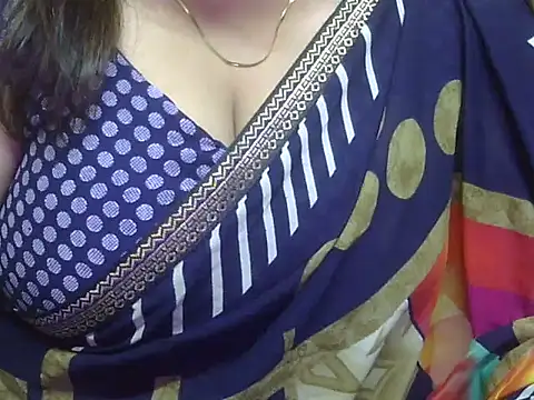 Snapshot of bavleen-kaur chatting on June 2026 03:25:02 PM bavleen-kaur online show from June 2026 03:25:02 PM