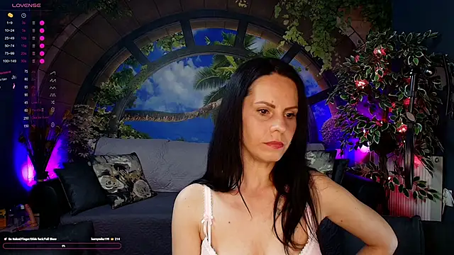 RoxanneBlize online show from May 2026 05:43:01 PM