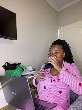 Snapshot of nothileenhle chatting on May 2026 06:39:01 PM nothileenhle online show from May 2026 06:39:01 PM