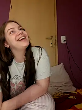 Snapshot of BellaHoneyy chatting on May 2026 10:16:02 PM BellaHoneyy online show from May 2026 10:16:02 PM