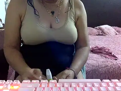 Snapshot of mommy-flabia chatting on June 2026 02:53:01 AM mommy-flabia online show from June 2026 02:53:01 AM