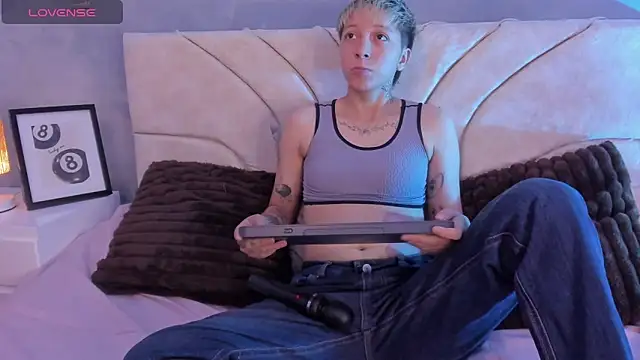 vane grey online show from May 2026 08:16:02 PM