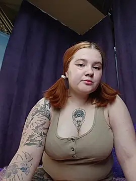 Snapshot of Triss_V chatting on May 2026 12:05:01 AM Triss V online show from May 2026 12:05:01 AM