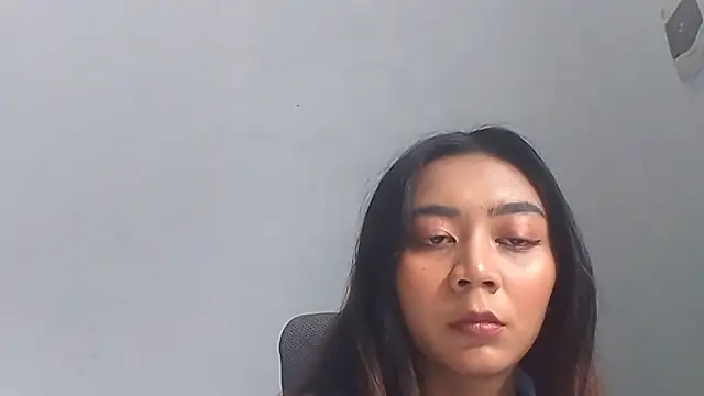 Snapshot of KristieOrtmann chatting on May 2026 06:43:02 AM KristieOrtmann online show from May 2026 06:43:02 AM