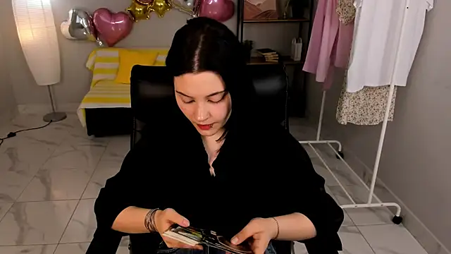 Veronica McKinney online show from May 2026 12:34:02 PM