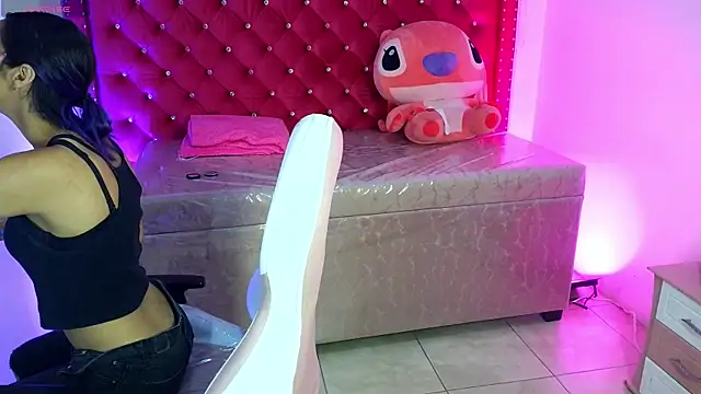 Snapshot of Cami_monroe_m chatting on May 2026 12:09:02 PM Cami monroe m online show from May 2026 12:09:02 PM