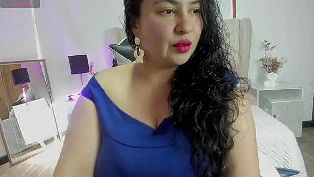 Snapshot of JadeBellee chatting on June 2026 06:21:01 PM JadeBellee online show from June 2026 06:21:01 PM