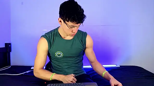 Luke Muscle online show from May 2026 12:35:01 PM