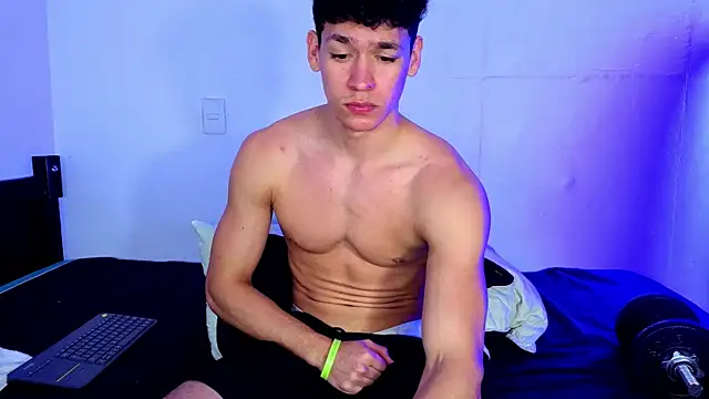 Snapshot of Luke_Muscle chatting on June 2026 02:39:01 AM Luke Muscle online show from June 2026 02:39:01 AM
