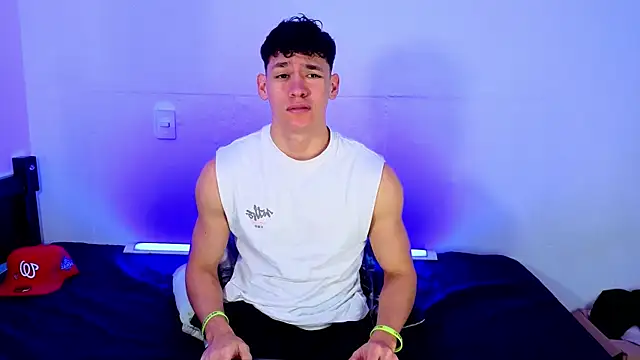 Snapshot of Luke_Muscle chatting on June 2026 02:55:01 PM Luke Muscle online show from June 2026 02:55:01 PM