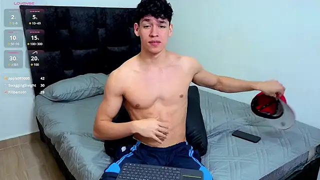 Snapshot of Luke_Muscle chatting on June 2026 02:05:01 PM Luke Muscle online show from June 2026 02:05:01 PM