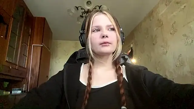 Snapshot of SusanaLeichty chatting on May 2026 07:16:02 AM SusanaLeichty online show from May 2026 07:16:02 AM