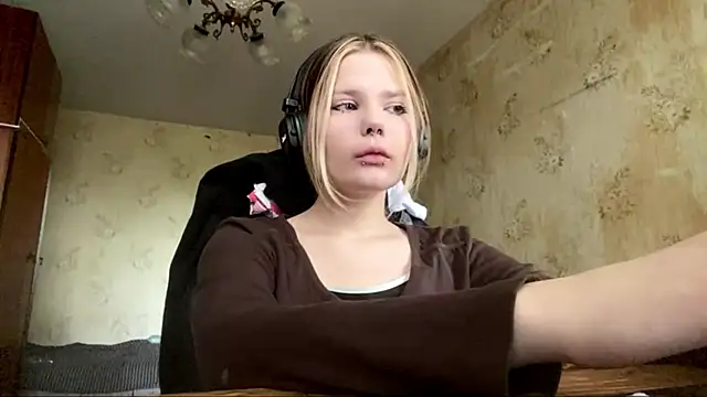 Snapshot of SusanaLeichty chatting on May 2026 07:27:01 AM SusanaLeichty online show from May 2026 07:27:01 AM