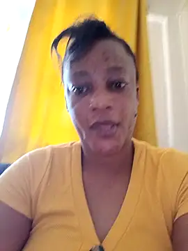 Snapshot of QueenLave chatting on May 2026 01:28:01 PM QueenLave online show from May 2026 01:28:01 PM
